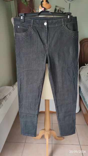 Jean gris & détails Strass T44