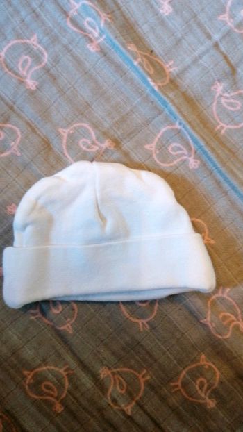 Bonnet blanc naissance