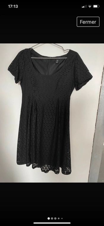 Robe noire en dentelle doublée