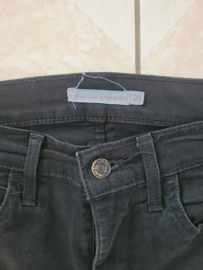 Jean super skinny taille 28 ou 38 Levi strauss - photo numéro 2