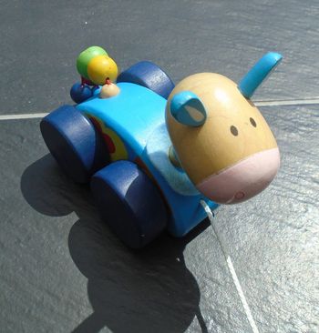 Joli petit jouet en bois à tirer