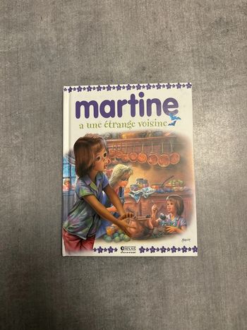 Livre Martine a une étrange voisine