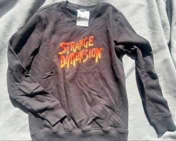 Pull sweat La halle strange dimension 16 ans neuf