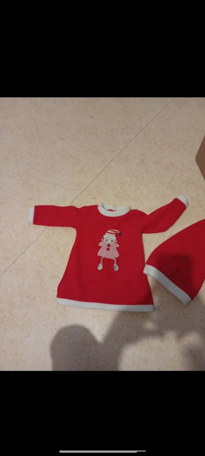 Robe de noël plus bonnet taille 6 mois