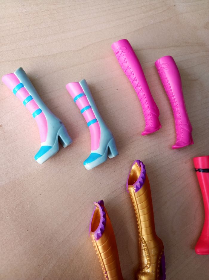 Lot de 4 paires de bottes & cuissardes pour poupée Barbie - photo numéro 3