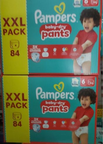 2 cartons de couches Pampers taille 6