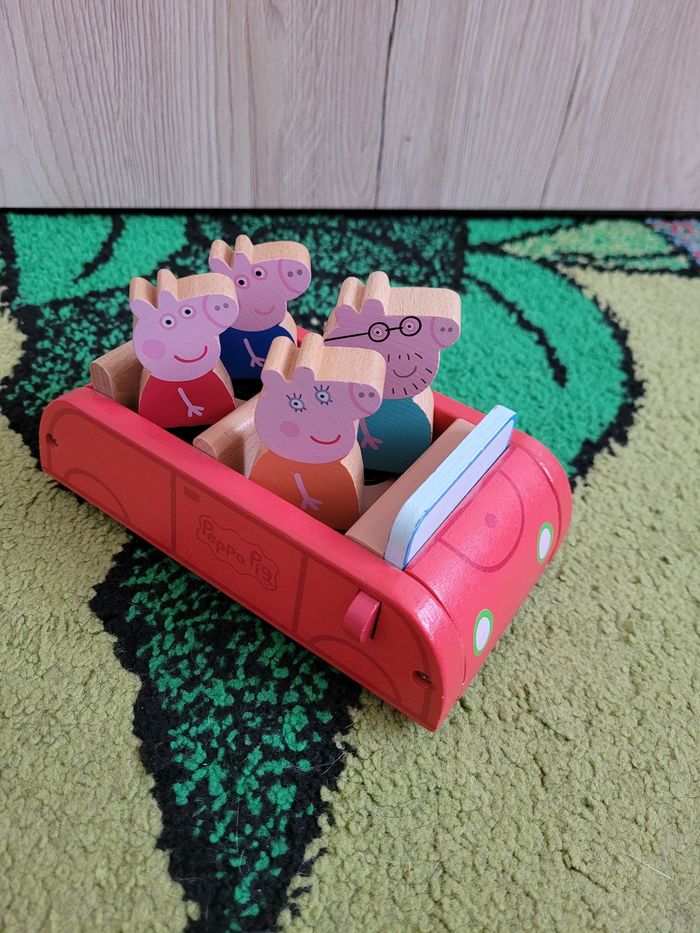 PEPPA PIG LA VOITURE FAMILIALE ROUGE EN BOIS - photo numéro 4
