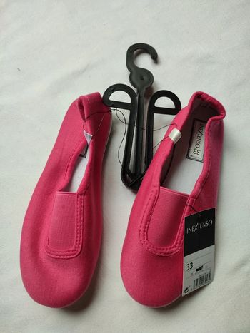 Chaussons danse/gym/cirque neufs 33