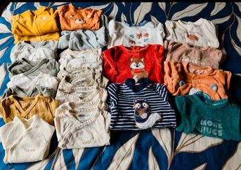 Lot bébé 1mois pyjamas et bodies