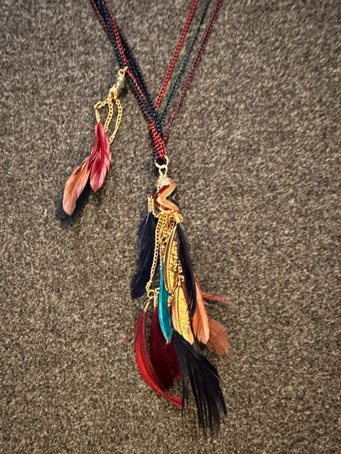 Collier sautoir pendentif plumes et chaînes - photo numéro 4
