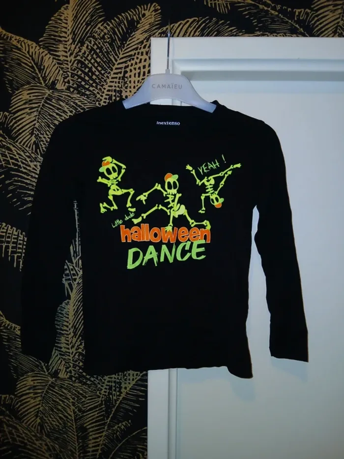 đź’™ T-shirt manches longues Halloween taille 8 ans.