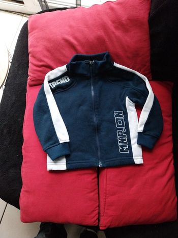 Veste  de survêtement  2 ans