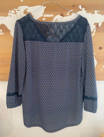 Jolie blouse fluide et légère avec motif graphique bleu marine