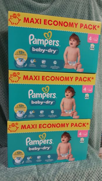 Trois cartons de couches Pampers taille 4 normal 