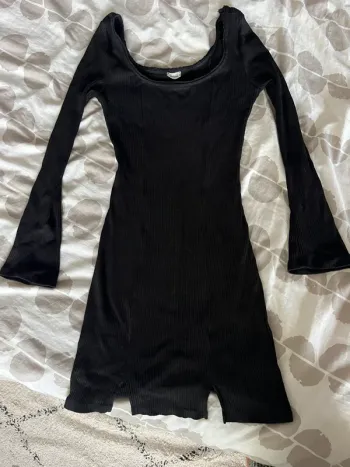 robe courte col carré manches évasée