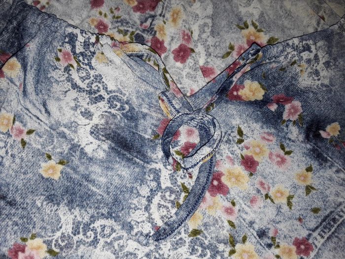 🔮 Tee Shirt Léger Bleu Fleuri Taille 40 🔮 - photo numéro 2