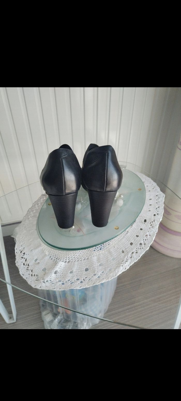 Chaussures a talons noir - photo numéro 3
