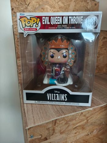 igurine POP! Disney Villains - La reine sur son trône - N° 1088 FUNKO