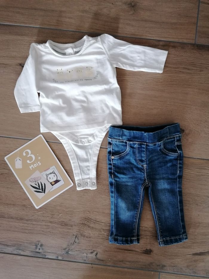 Ensemble jeans et Bodie avec haut intégré