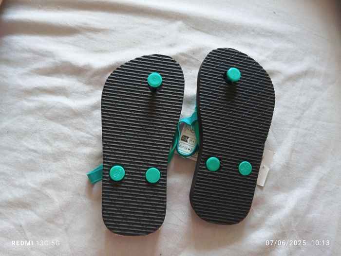 Tongs pointure 25/26 - photo numéro 2