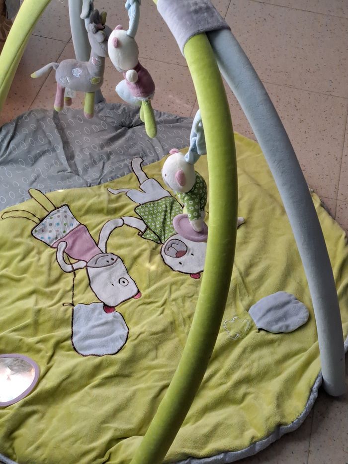 Tapis d'éveil bebe 9 propre - photo numéro 2