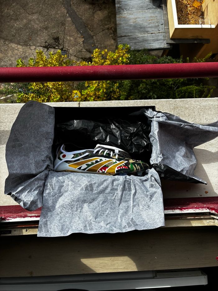 Crampons Adidas x Bape Predator - Taille 44 - Neufs - photo numéro 6