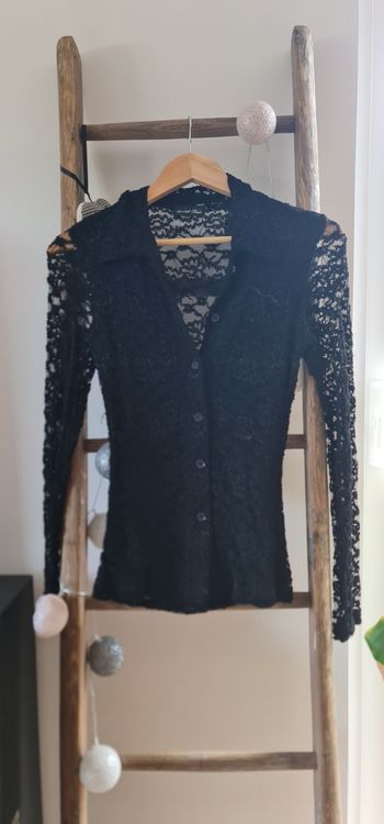 Chemisier en dentelle taille 38 M