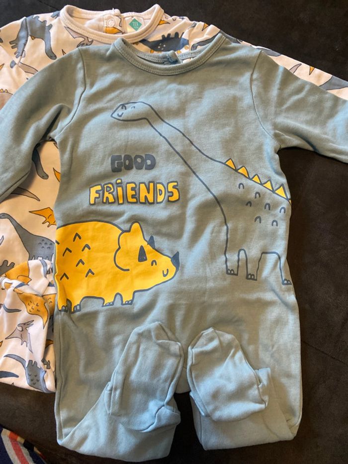 Lot 2 pyjamas 1 piece 6 mois - photo numéro 2