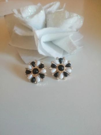 🌸Puces d'oreilles rondes fleurs ornée de perles et strass A Clips Vintage" 🌸