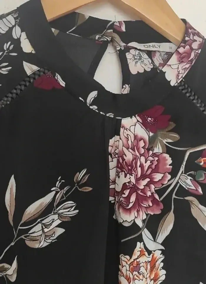 Blouse femme fleuri neuve - photo numéro 2