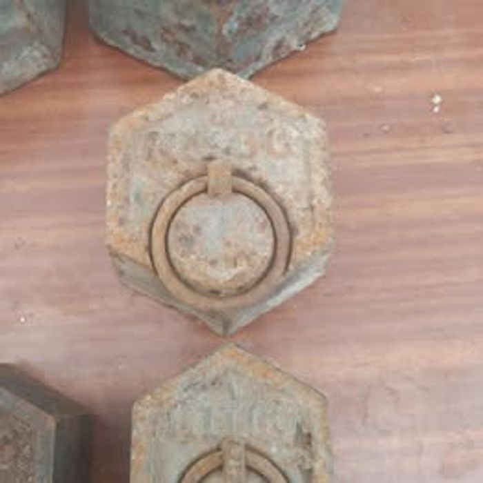 Lot de différents poids en fonte - photo numéro 4