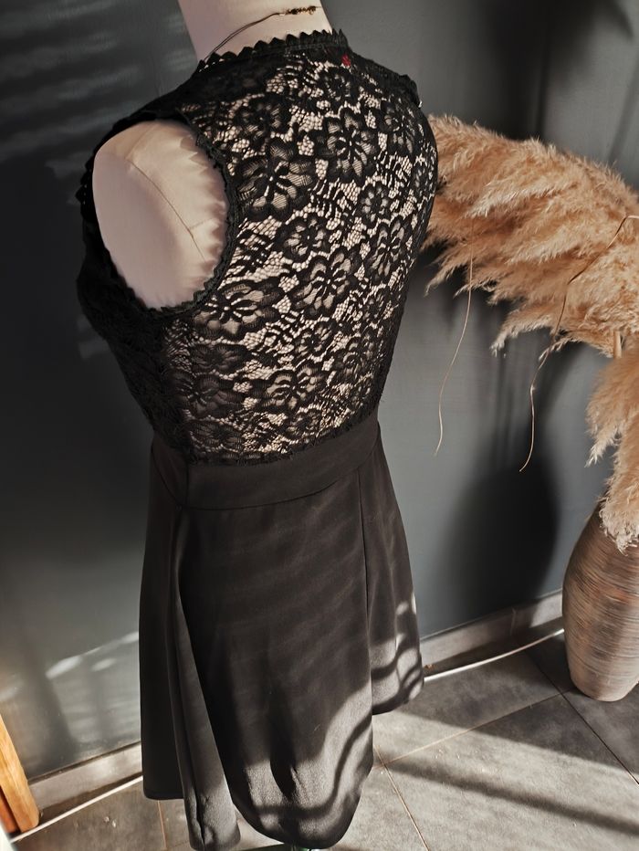 Robe noire dentelle - photo numéro 3
