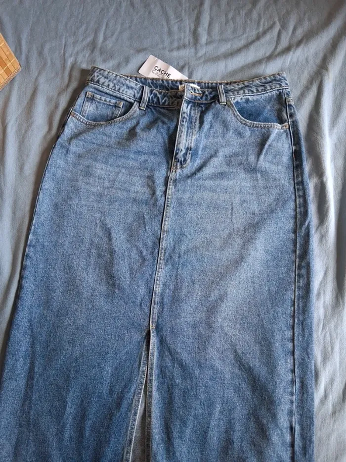 Jupe en jean avec une fonte à l'avant - photo numéro 2