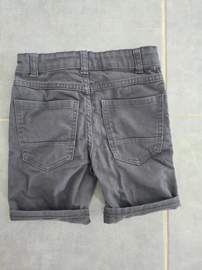 Short gris - photo numéro 3