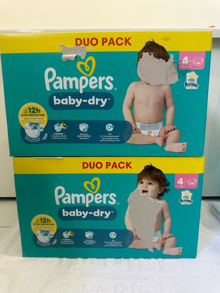 Lot de 2 cartons de couches Pampers T4