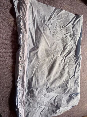 drap dessus berceau bleu ciel, broderie avec taie oreiller