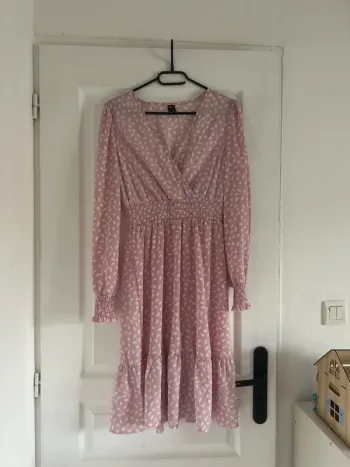 Robe rose à pois blanc