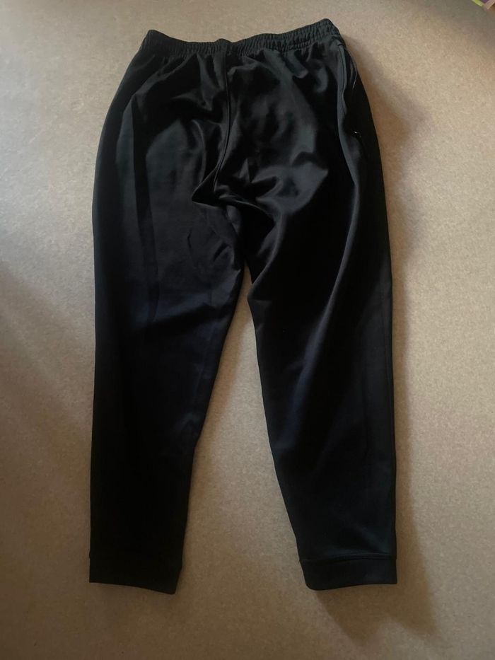 jogging homme Nike  NBA taille L  noir en parfait etat - photo numéro 2