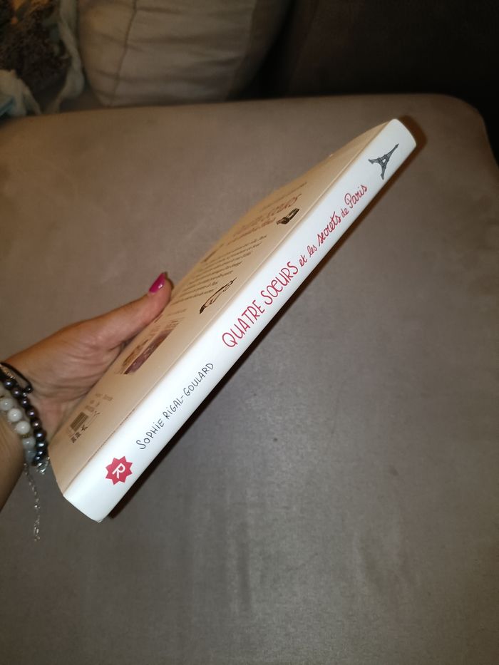 Livre "Quatres sœurs et les secrets de Paris". - photo numéro 3