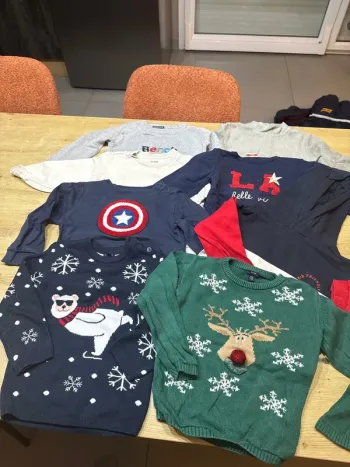 Lot de 8 pulls taille 36 mois / 3 ans garçon