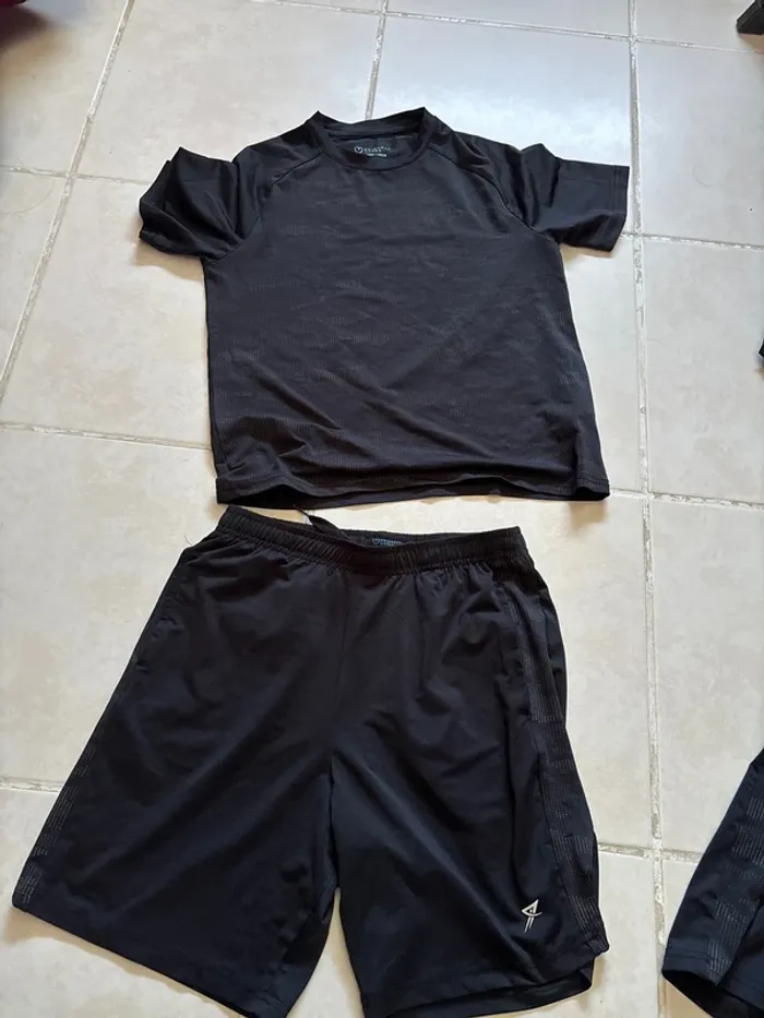 Ensemble de sport garçon taille 10ans