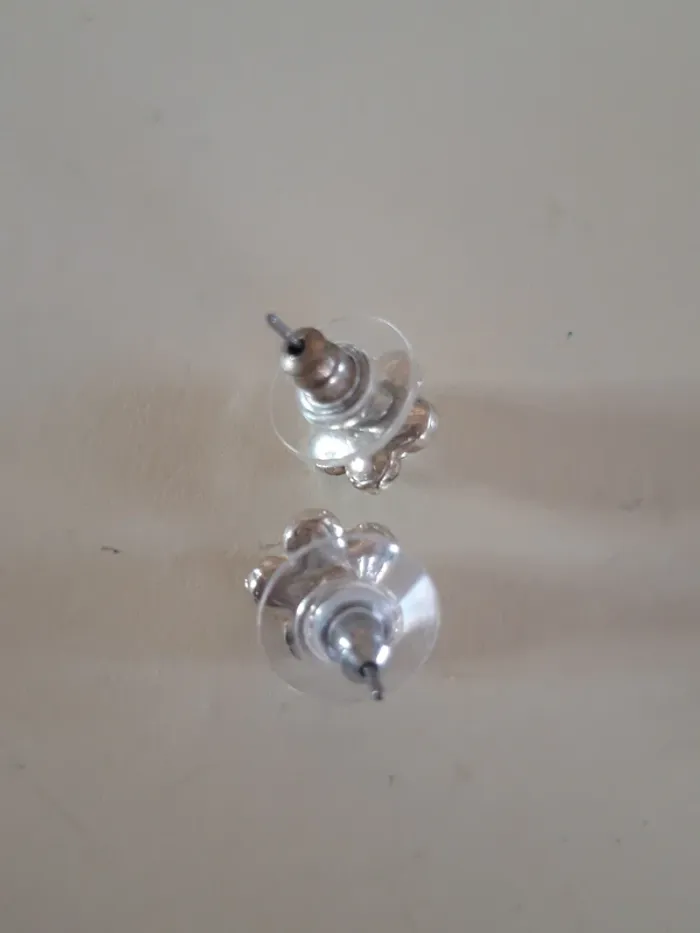 Petites boucles d'oreilles fleurs - photo numéro 2
