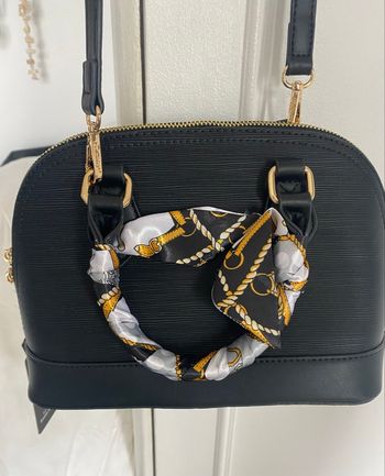 Sac bandoulière noir à foulard