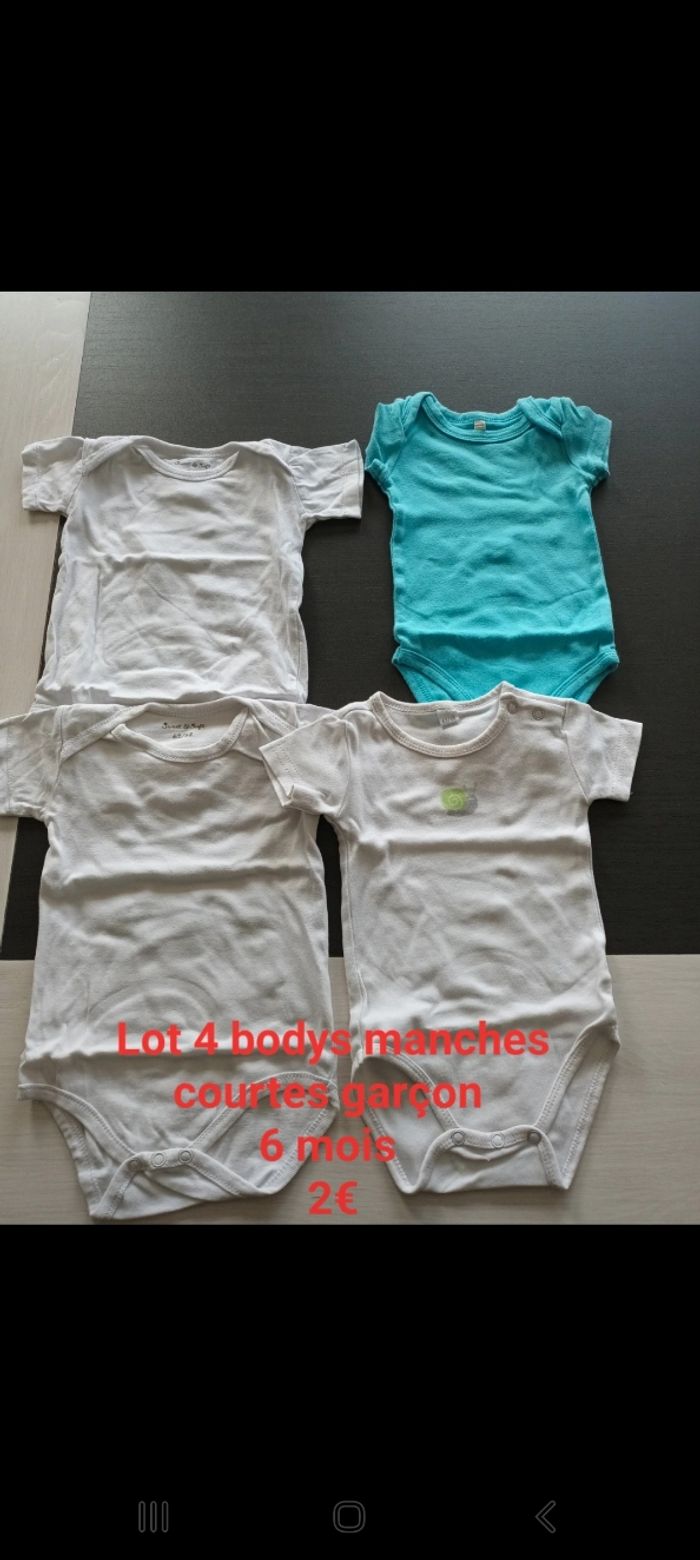 Lot 4 bodys manches courtes garçon 6 mois