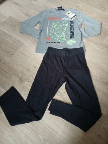Pyjama neuf jurassic world 8 ans