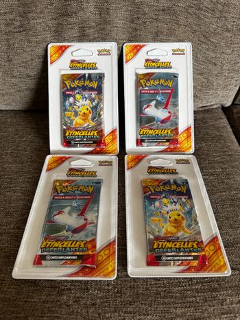 4 boosters étincelles déferlantes sous blister EV8