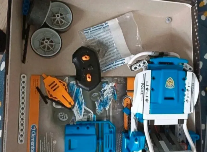 🚓 Atelier mécanique – Voiture de police radiocommandée - Clémentoni - photo numéro 6