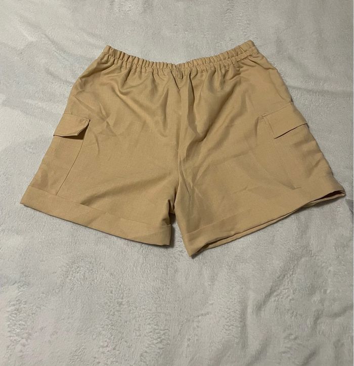 Short femme taille 46 neuf - photo numéro 2