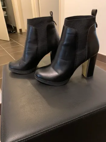 Chaussures noir à talon haut or texto cuir 37