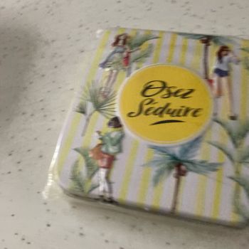 Boîte en fer 9x10x2 cm